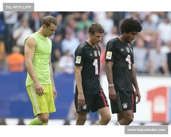 汉堡两张红牌导致客场崩盘 防守失误暴露问题 汉堡两张红牌导致客场崩盘 防守失误暴露问题