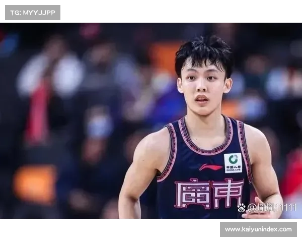 CBA季后赛氛围热烈，主场优势明显