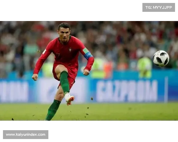 C罗赛后独自加练任意球,暴雨中加练一小时离场 C罗赛后独自加练任意球,暴雨中加练一小时离场