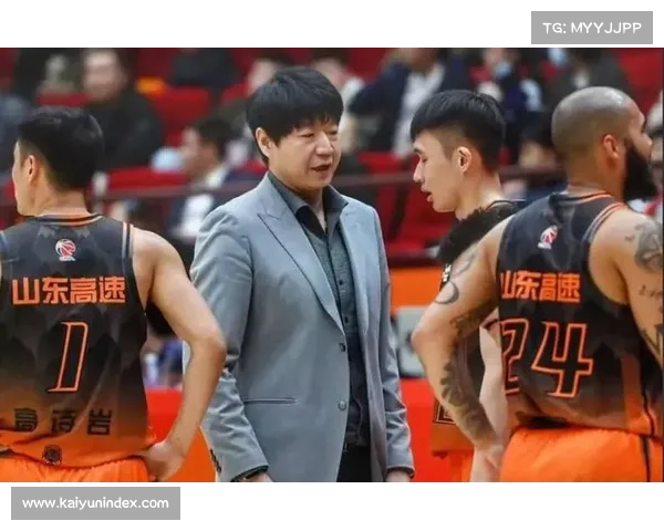 CBA公司对山东高速队主帅邱彪及翻译薛飞开出罚单，因不满判罚失当行为